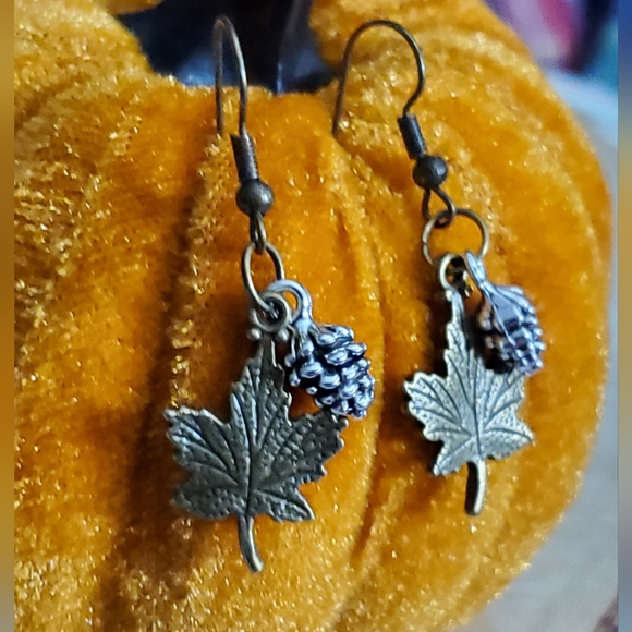 Maple leaf pinecone earrings bronze silver fall autumn Thanksgiving handmade New - Picture 5 of 10